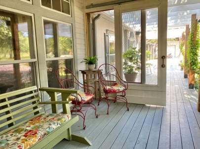 The front screened porch and pergola at BellaVida Bed and Breakfast.