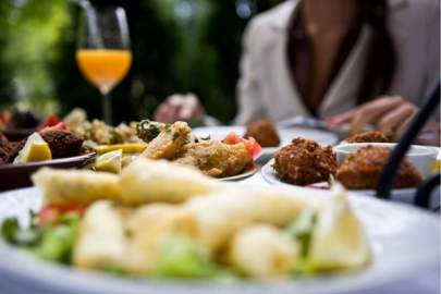 Table setting with wine and entree